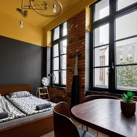 Close-central - Main Rail Station - Kosciuszki 28 * Wroclaw